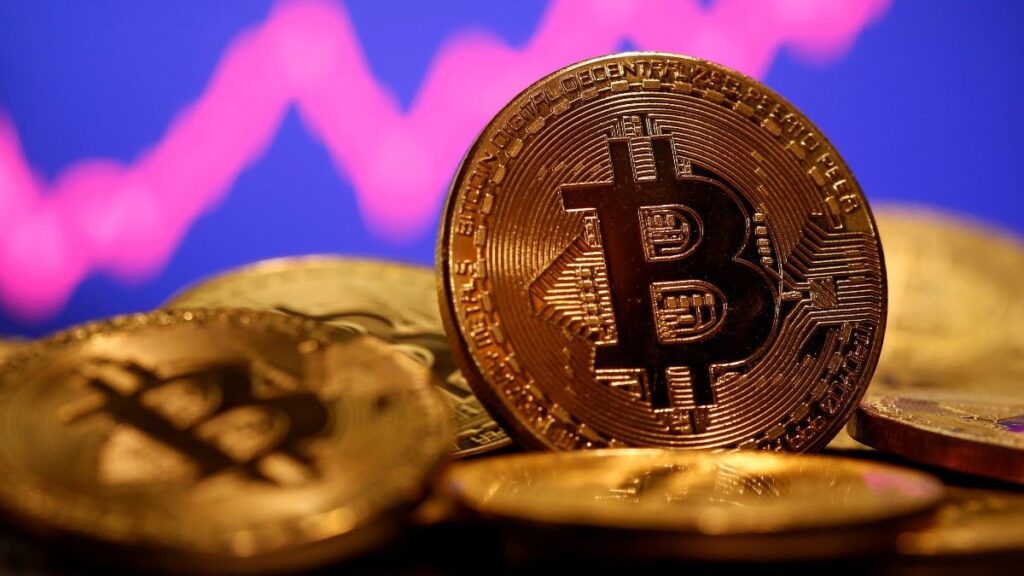 La entidad financiera analiza ofrecer el servicio de corretaje de criptomonedas a sus clientes minoristas.